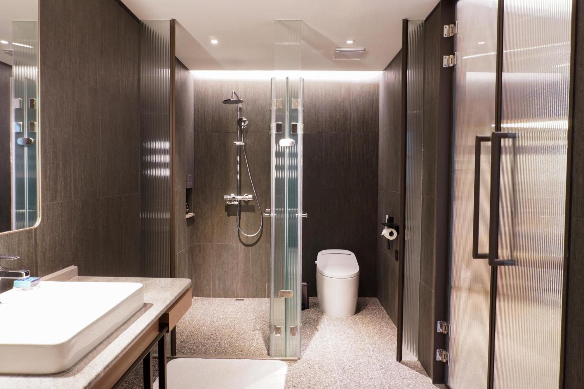 Tai Urban Resort 카오슝 객실 사진 A shower room in a hotel
